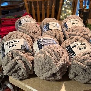 Bernat Blanket Big Yarn in Gray